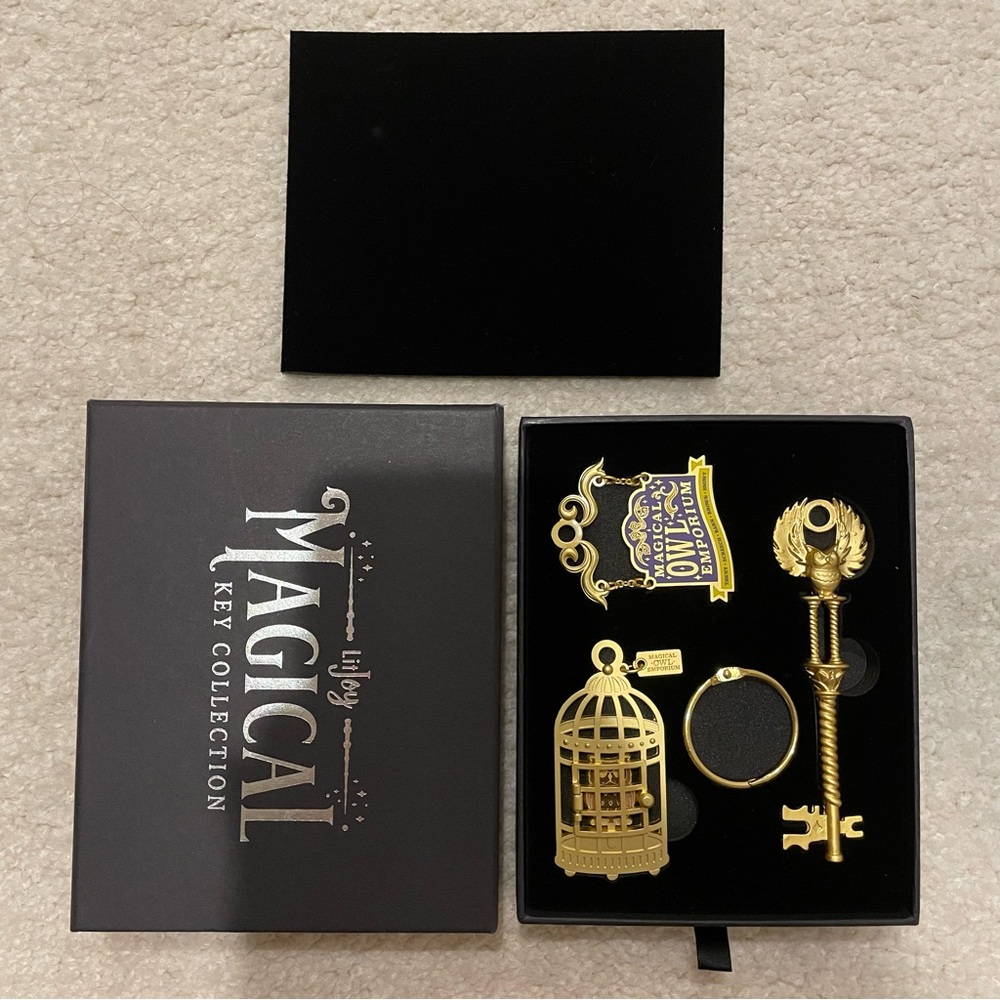 "Harry Potter" LitJoy Crate Owl Emporium and Menagerie Magical Key Collection